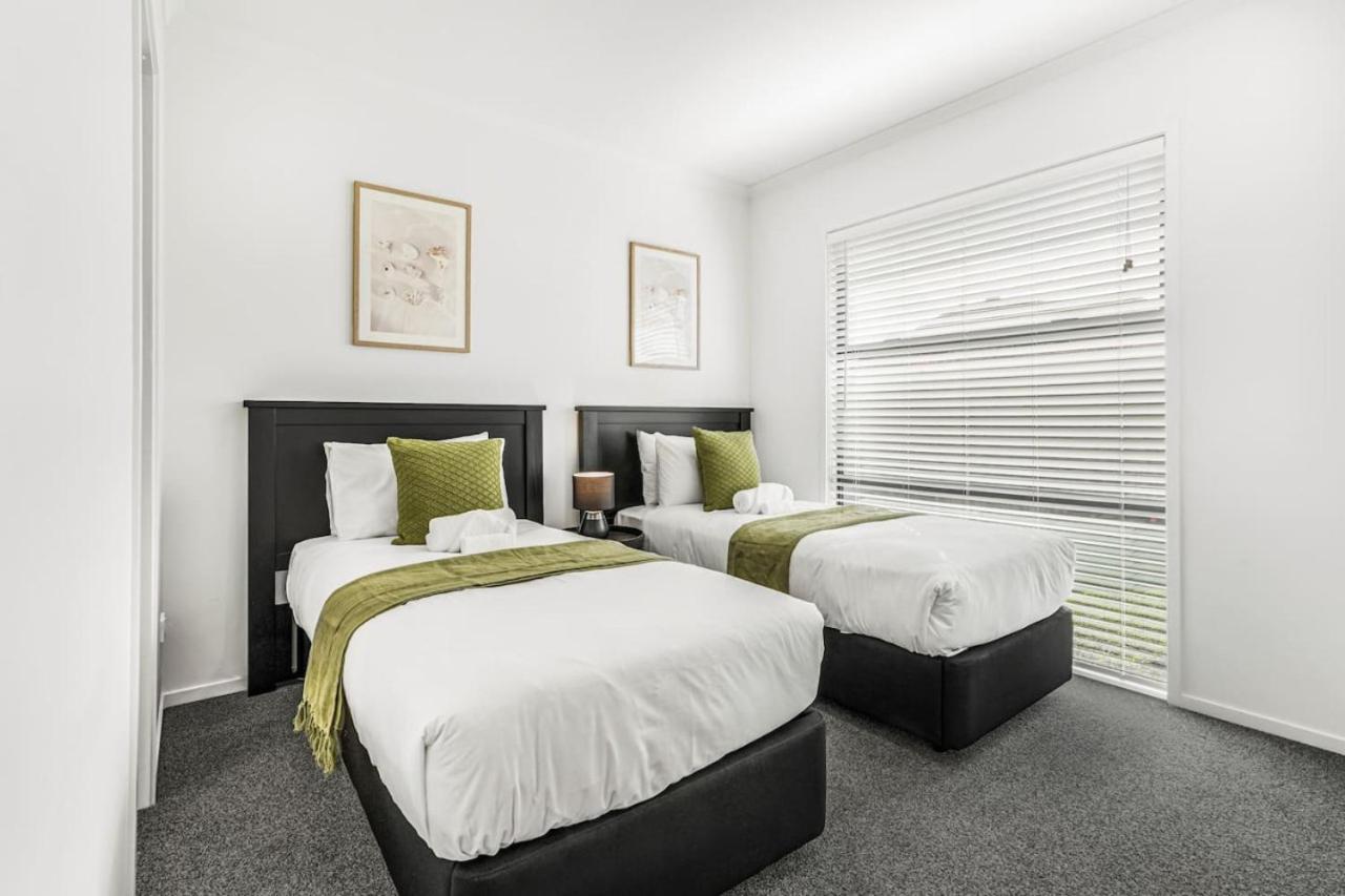 Modern And Central With 2 Ensuites -By Kosh Bnb Hamilton Extérieur photo
