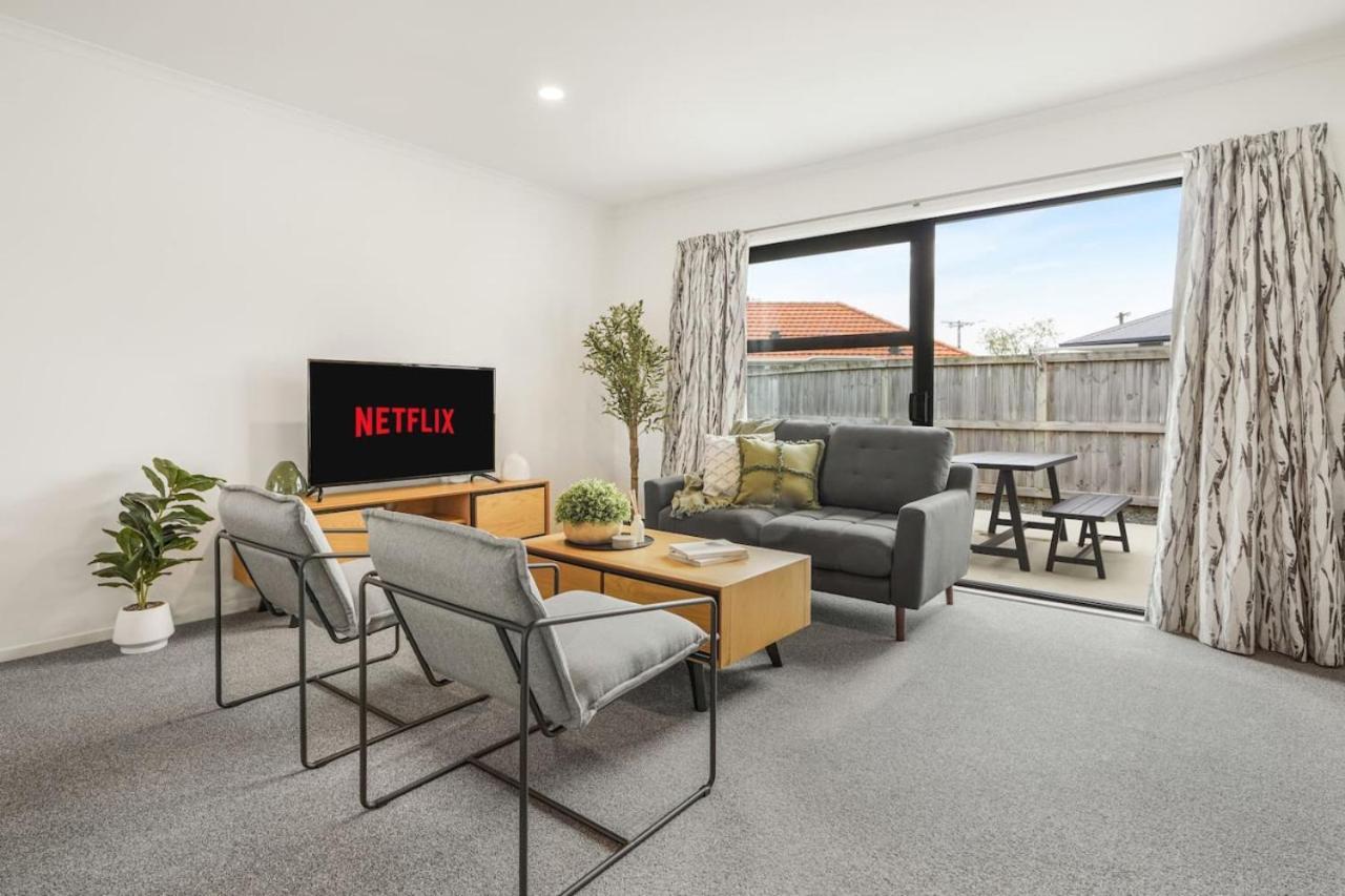 Modern And Central With 2 Ensuites -By Kosh Bnb Hamilton Extérieur photo
