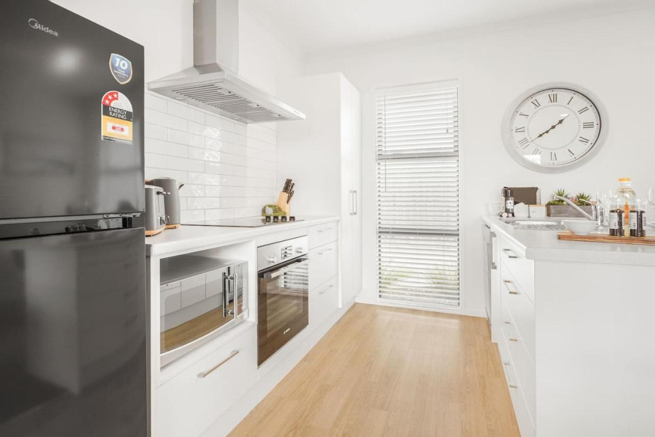 Modern And Central With 2 Ensuites -By Kosh Bnb Hamilton Extérieur photo