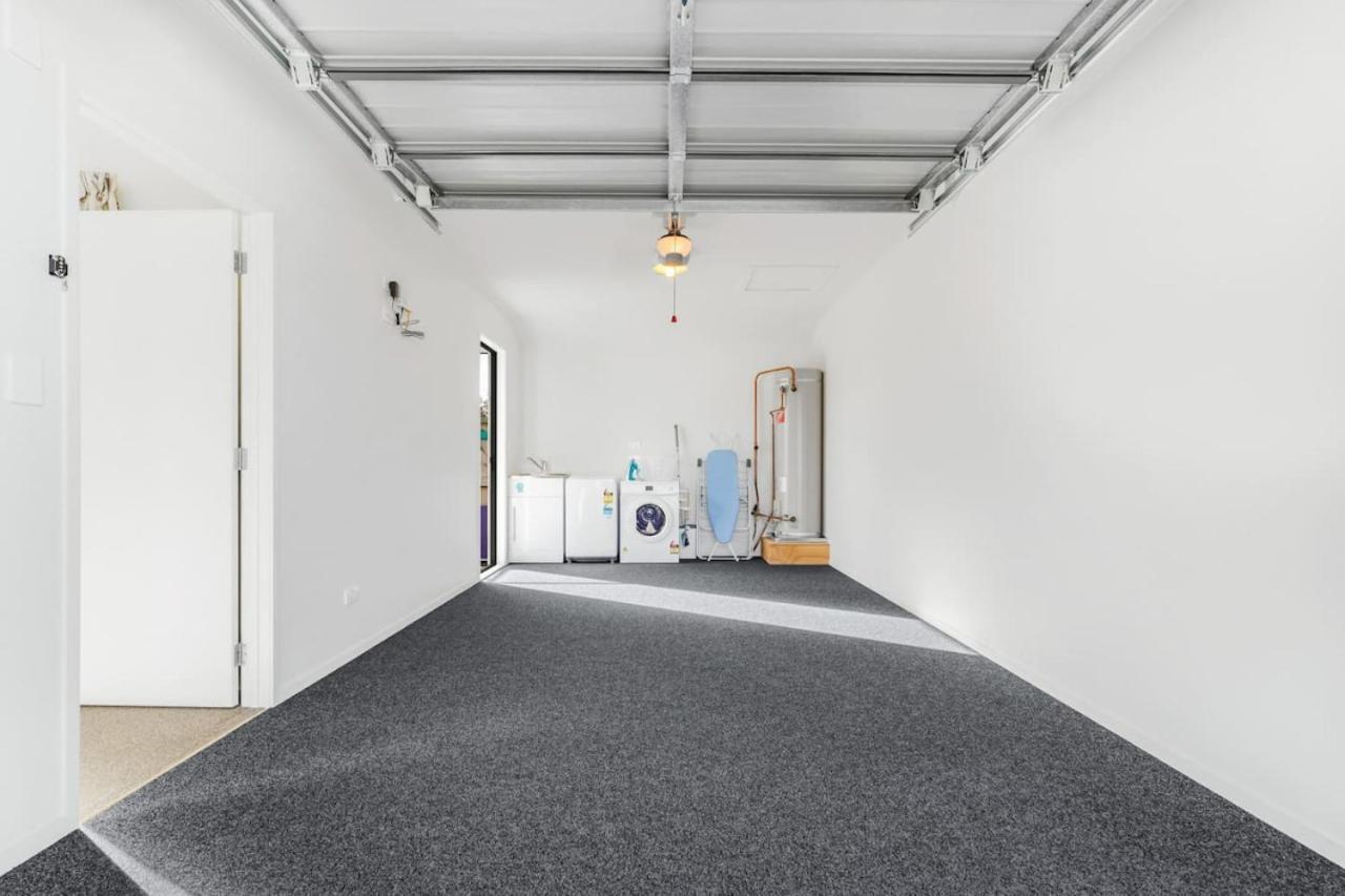 Modern And Central With 2 Ensuites -By Kosh Bnb Hamilton Extérieur photo