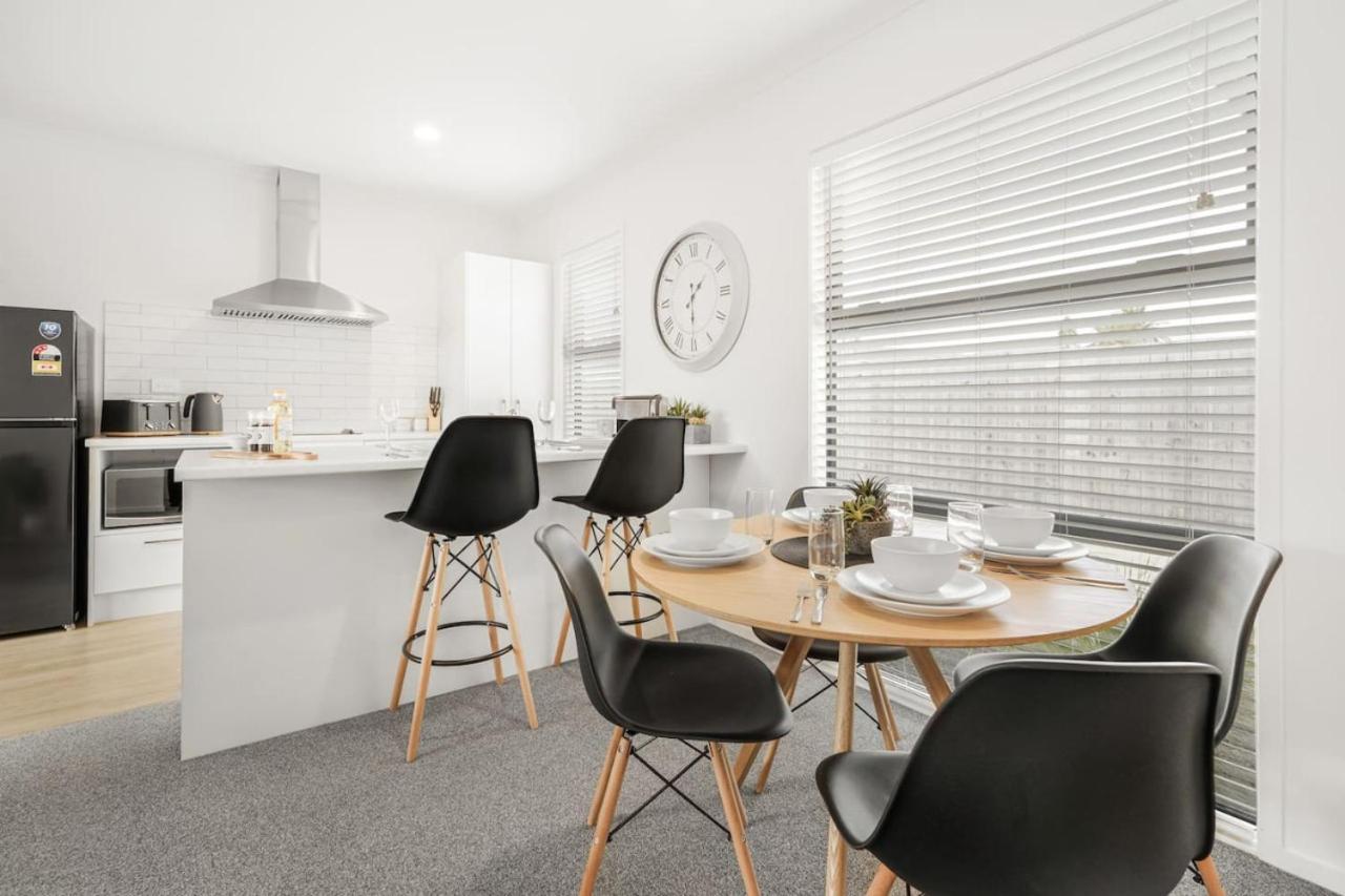 Modern And Central With 2 Ensuites -By Kosh Bnb Hamilton Extérieur photo