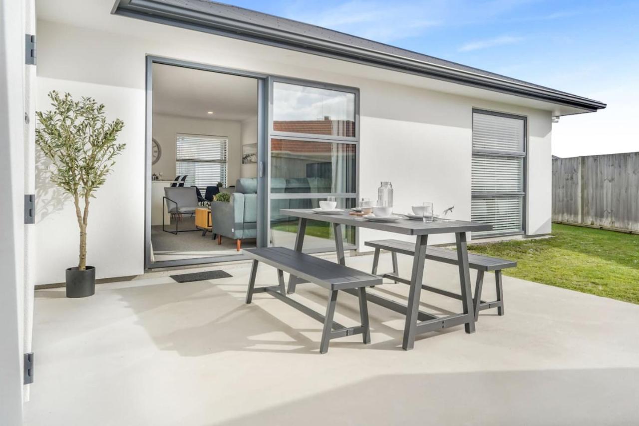 Modern And Central With 2 Ensuites -By Kosh Bnb Hamilton Extérieur photo