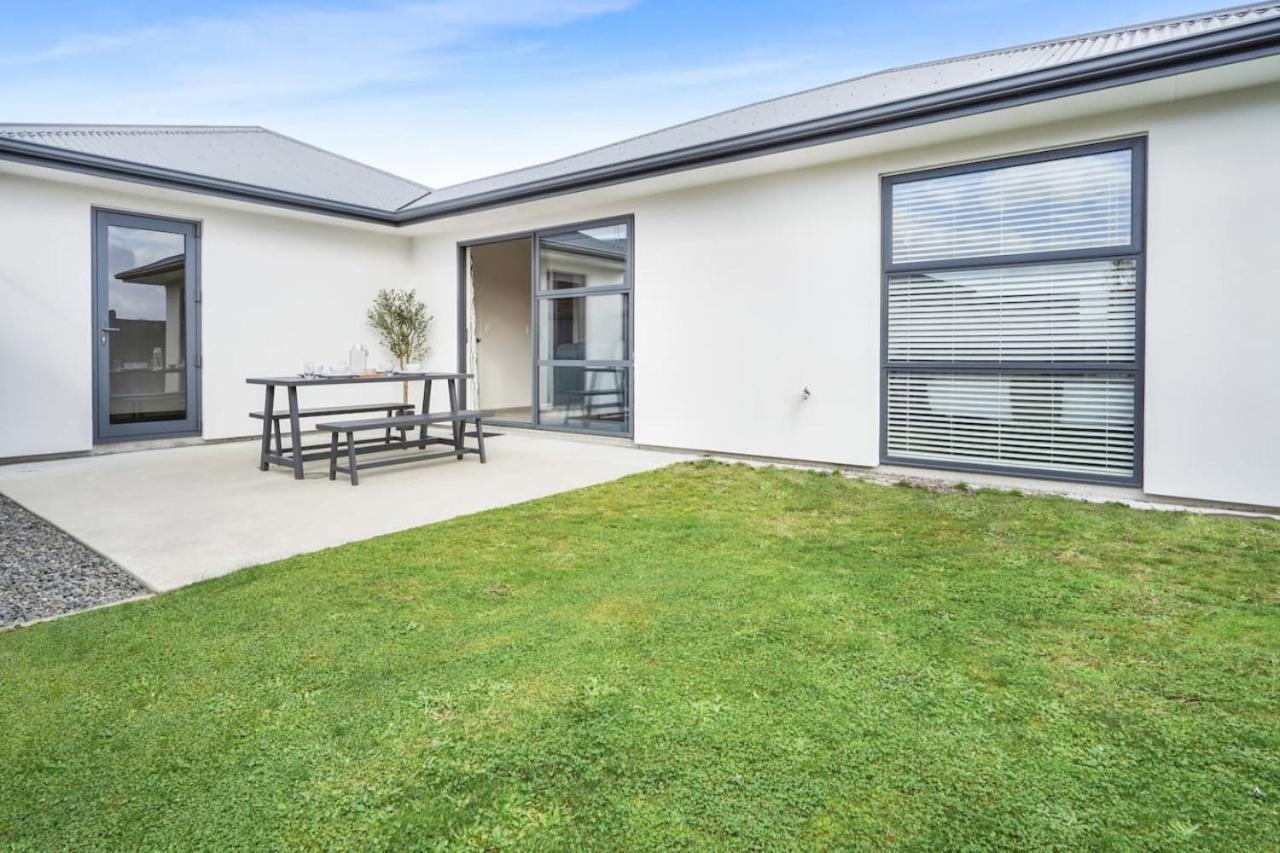 Modern And Central With 2 Ensuites -By Kosh Bnb Hamilton Extérieur photo